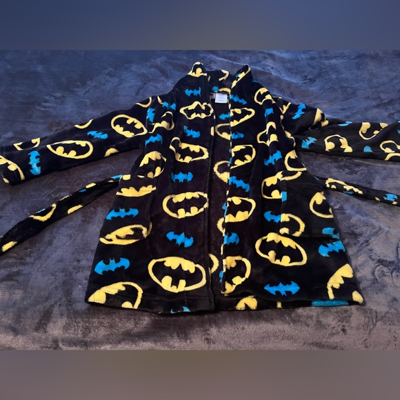 NWT Batman Robe 100% Polyester Size 6/7 (boys) - Picture 6 of 15